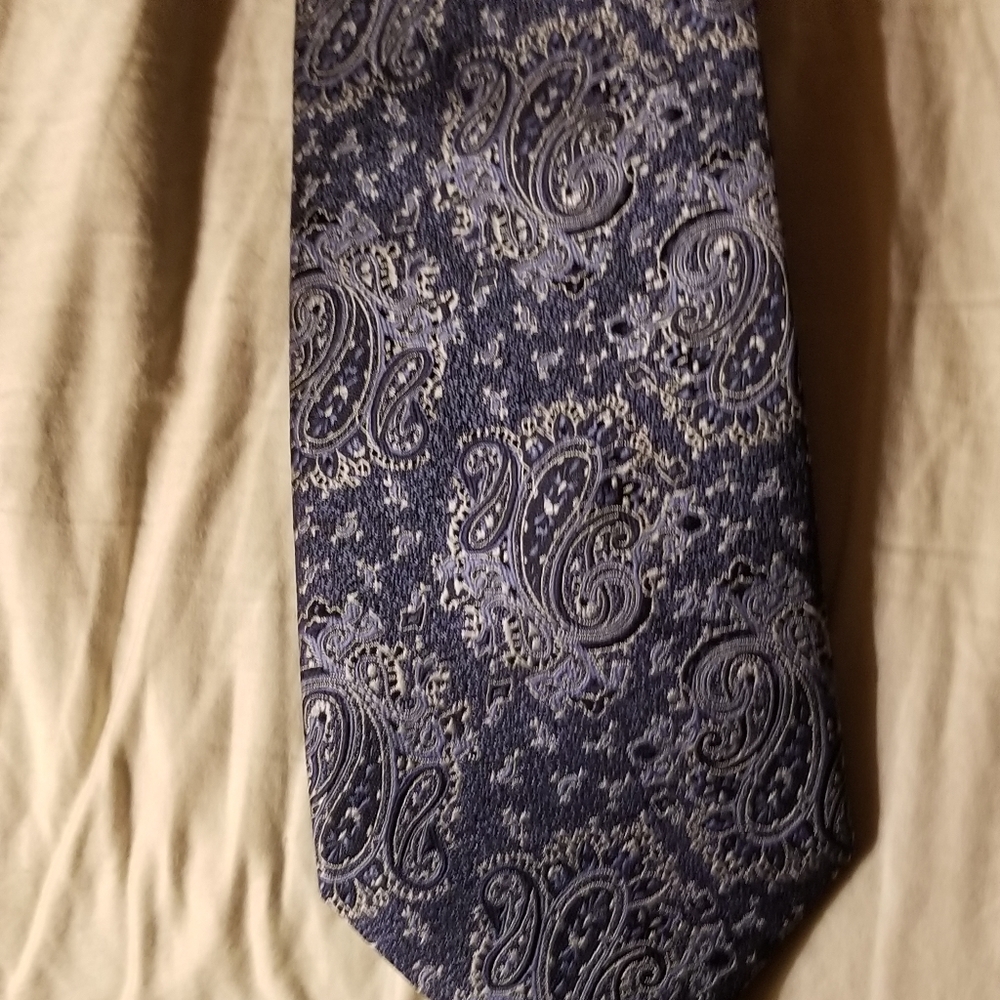 Paisley tie with matching pocket square